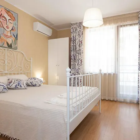 Lora Boutique Apartament Pomorie