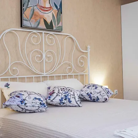 Апартаменты Lora Boutique Поморие