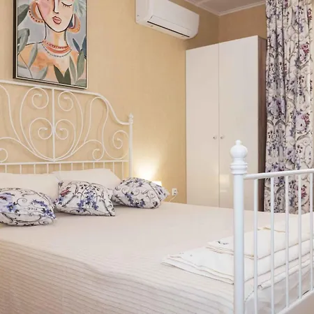 Lora Boutique Апартаменты *