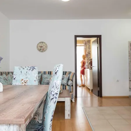 Lora Boutique Apartament Pomorie